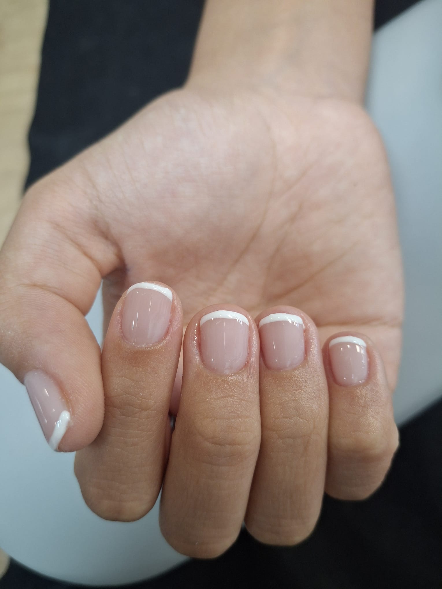 Manicura francesa de Sanmarale Beauty