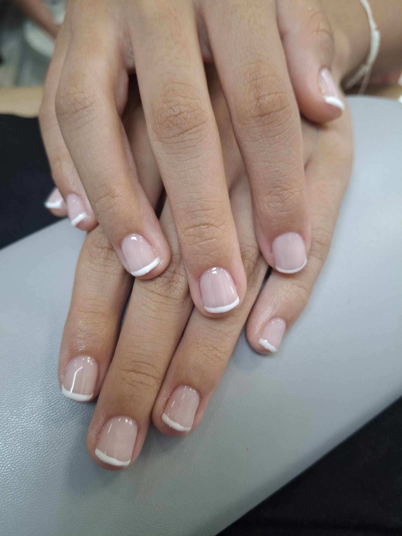 Manicura francesa con acabado natural
